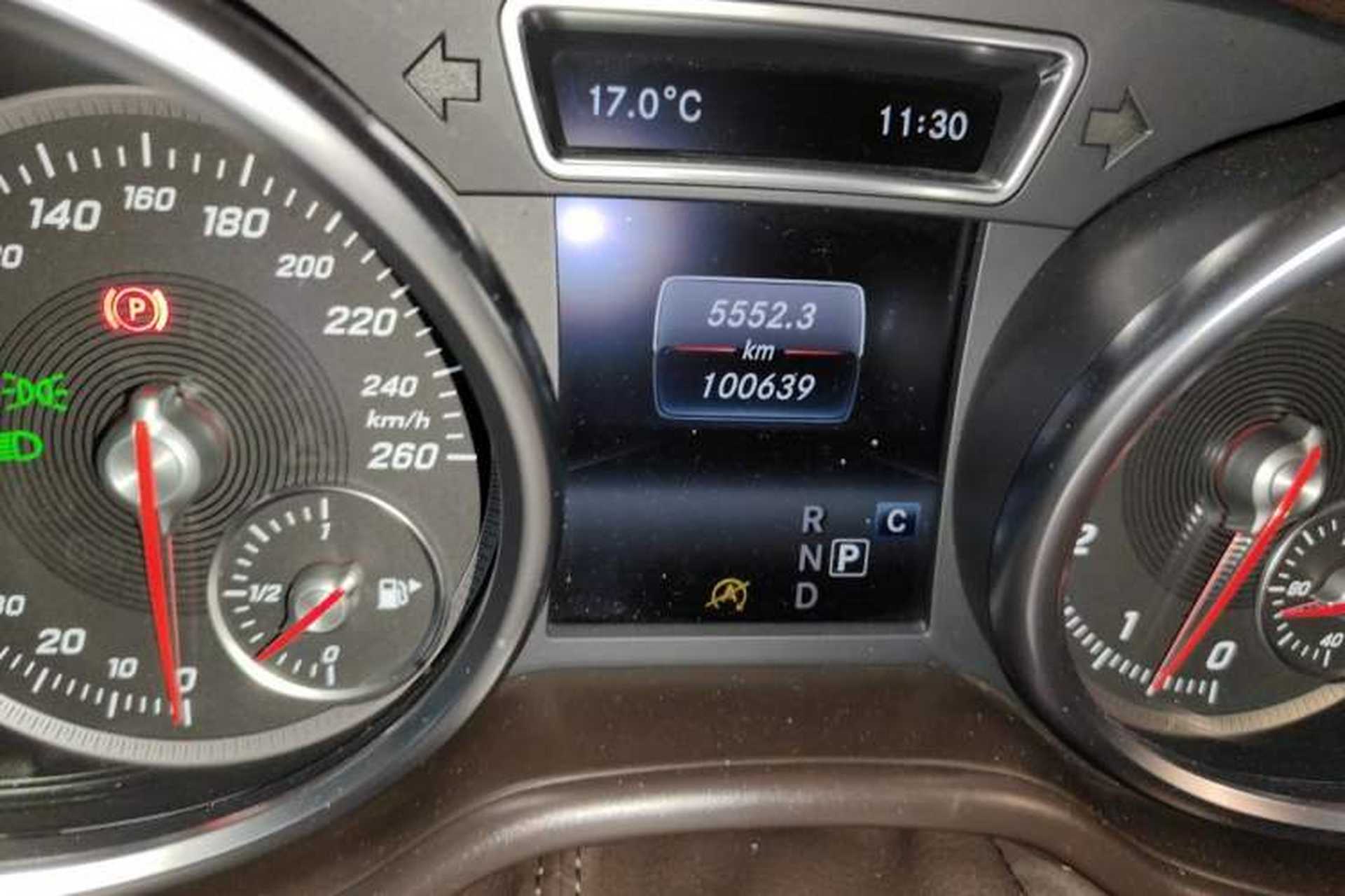 Used Mercedes-Benz GLE 2017 GLE 400 4MATIC Odometer Close Up