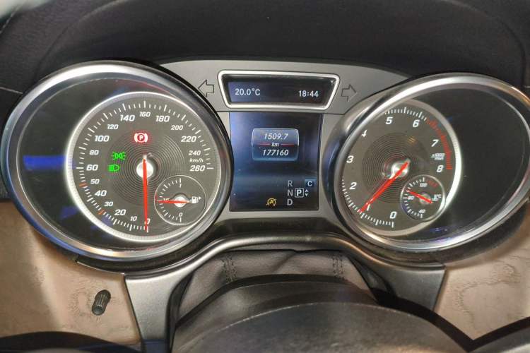 Used Mercedes-Benz GLE 2017 GLE 320 4MATIC Dynamic Model Odometer Close Up