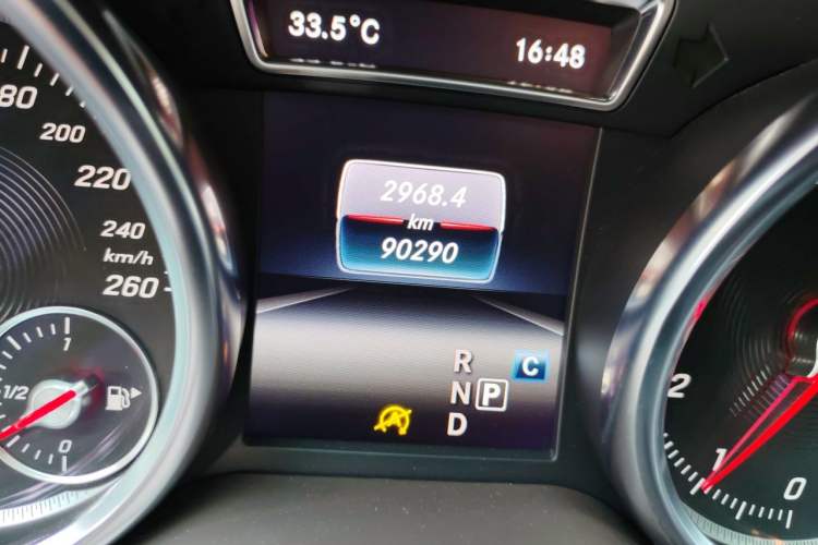 Used Mercedes-Benz GLE 2017 GLE 320 4MATIC Dynamic Model Odometer Close Up