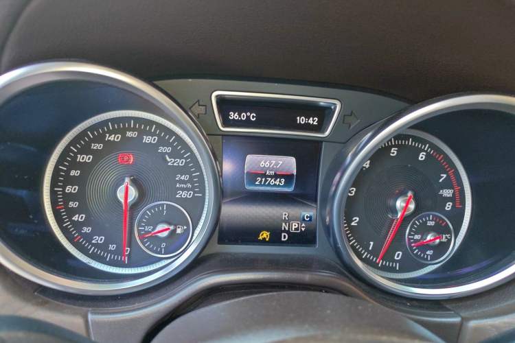 Used Mercedes-Benz GLE 2017 GLE 320 4MATIC Dynamic Model Odometer Close Up