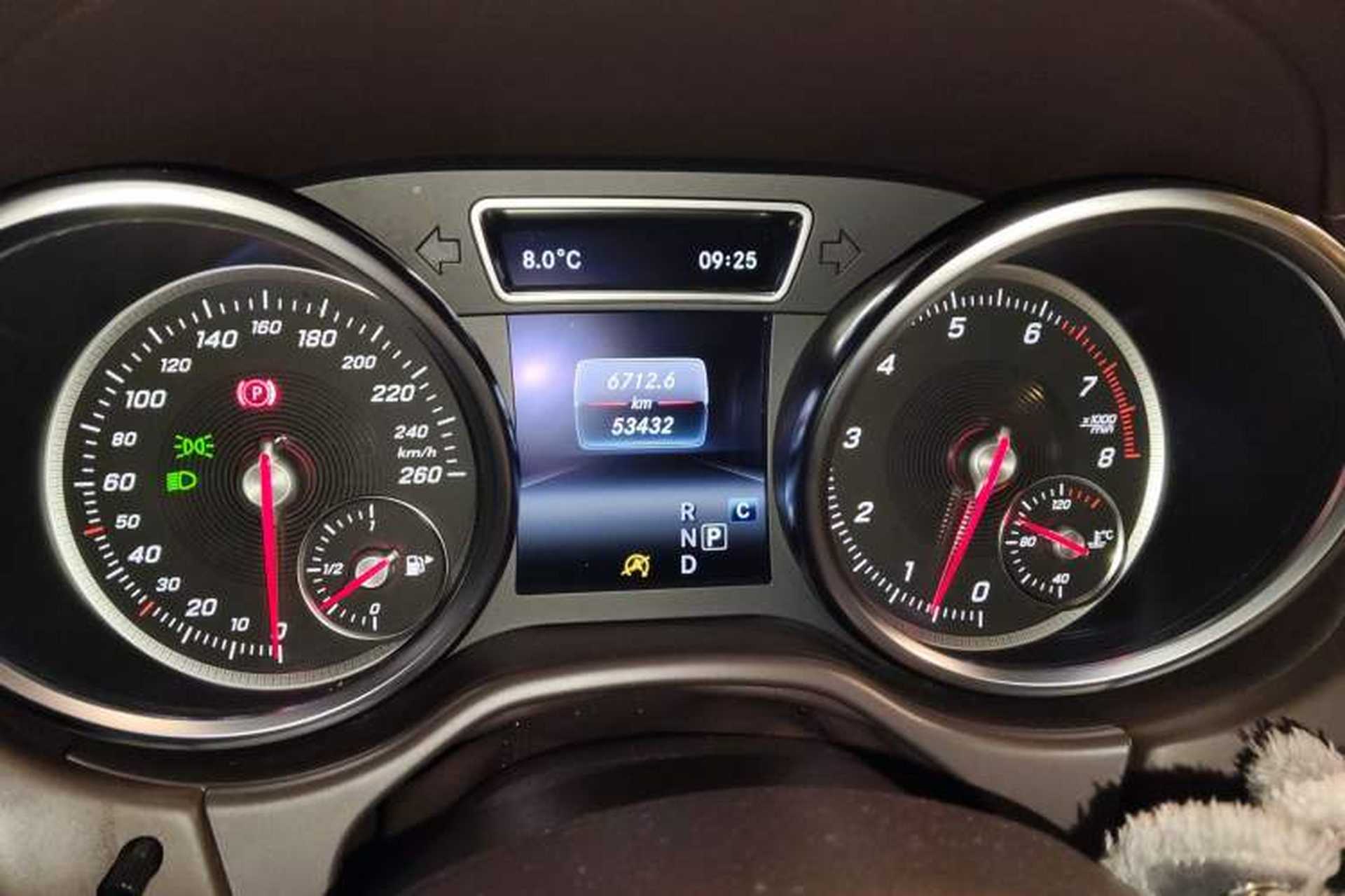 Used Mercedes-Benz GLE  Odometer Close Up