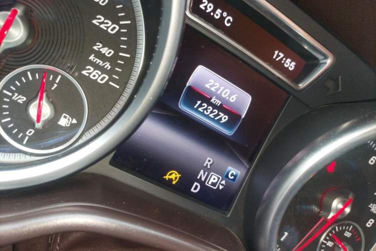 Used Mercedes-Benz GLE 2017 GLE 320 4MATIC Luxury Model Odometer Close Up