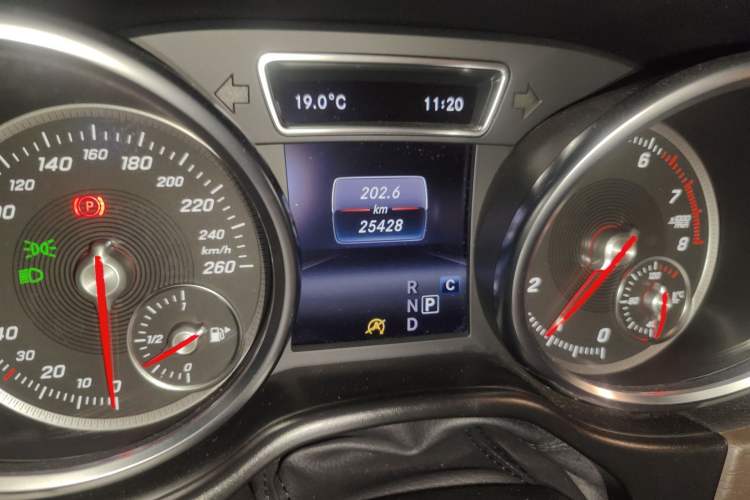Used Mercedes-Benz GLE 2017 GLE 320 4MATIC Dynamic Model Odometer Close Up