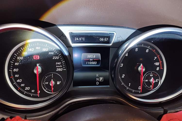 Used Mercedes-Benz GLE 2017 GLE 320 4MATIC Dynamic Model Odometer Close Up
