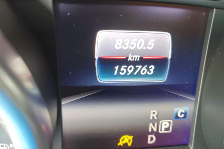 Used Mercedes-Benz GLE 2017 GLE 320 4MATIC Dynamic Model Odometer Close Up
