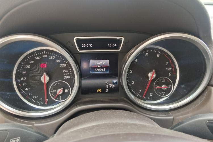 Used Mercedes-Benz GLE 2017 GLE 320 4MATIC Dynamic Model Odometer Close Up