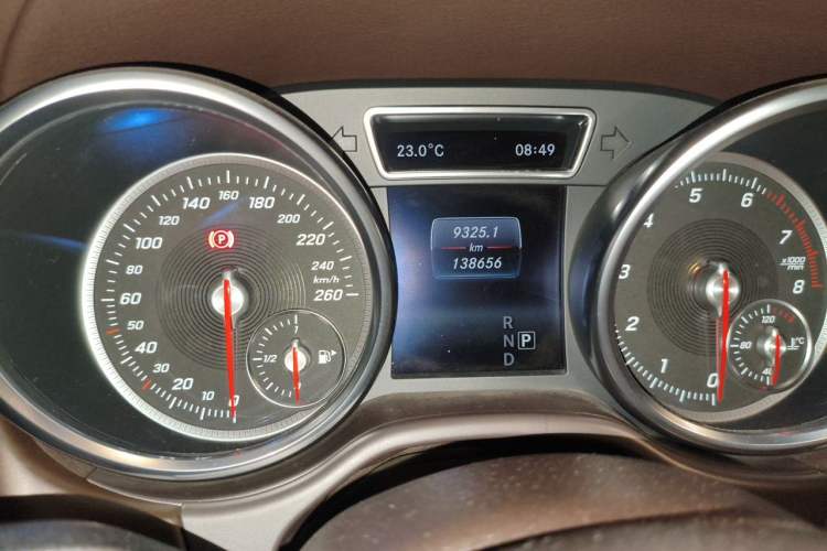 Used Mercedes-Benz GLE 2017 GLE 320 4MATIC Dynamic Model Odometer Close Up