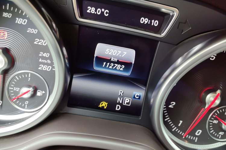 Used Mercedes-Benz GLE 2017 GLE 320 4MATIC Dynamic Model Odometer Close Up