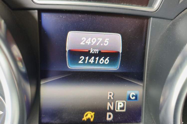 Used Mercedes-Benz GLE 2017 GLE 320 4MATIC Dynamic Model Odometer Close Up