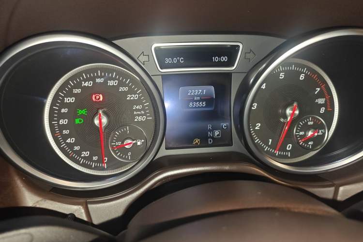 Used Mercedes-Benz GLE 2017 GLE 320 4MATIC Dynamic Model Odometer Close Up