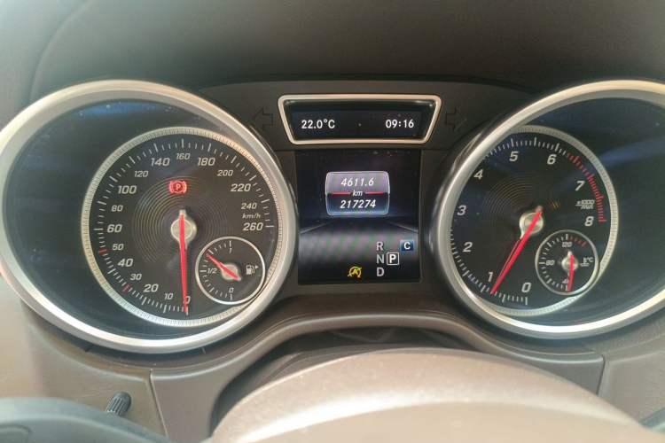 Used Mercedes-Benz GLE 2017 GLE 320 4MATIC Dynamic Model Odometer Close Up