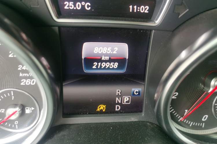 Used Mercedes-Benz GLE 2017 GLE 320 4MATIC Dynamic Model Odometer Close Up