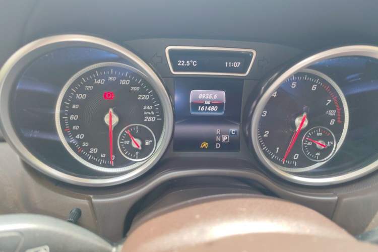 Used Mercedes-Benz GLE 2017 GLE 320 4MATIC Dynamic Model Odometer Close Up