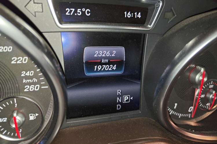 Used Mercedes-Benz GLE 2017 GLE 320 4MATIC Dynamic Model Odometer Close Up