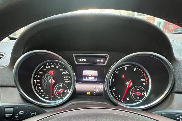 Used Mercedes-Benz GLE 2017 GLE 320 4MATIC Dynamic Model Odometer Close Up