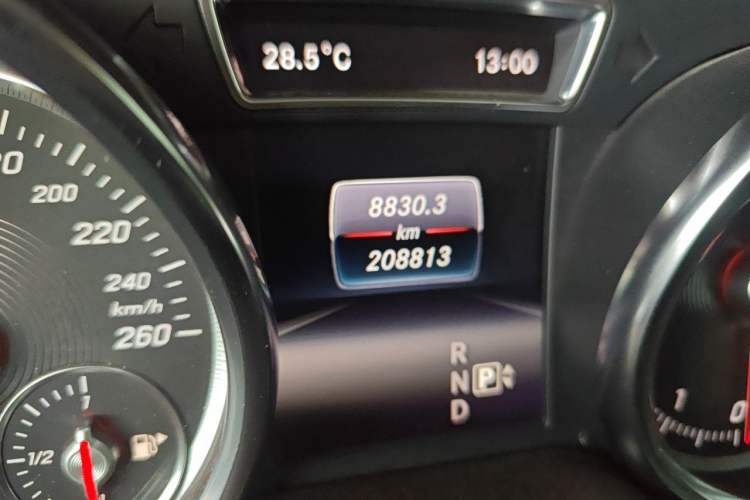 Used Mercedes-Benz GLE 2017 GLE 320 4MATIC Dynamic Model Odometer Close Up