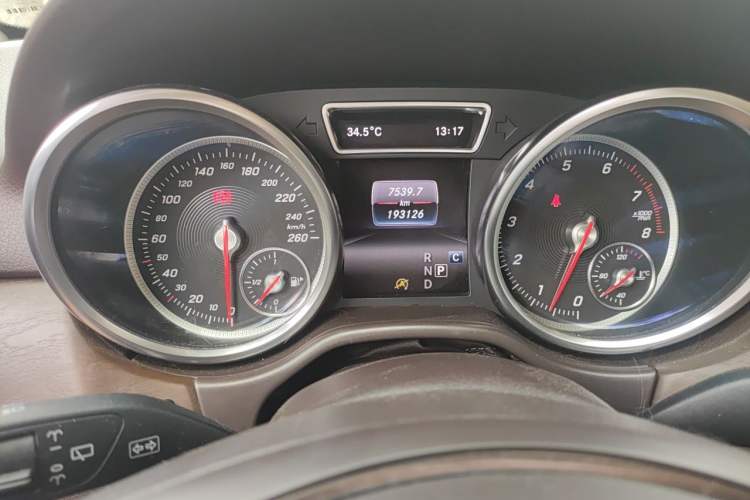 Used Mercedes-Benz GLE 2017 GLE 320 4MATIC Luxury Model Odometer Close Up