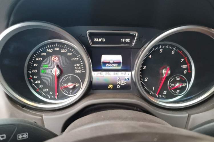 Used Mercedes-Benz GLE 2017 GLE 320 4MATIC Dynamic Model Odometer Close Up