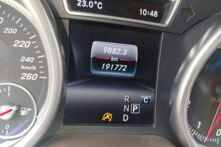 Used Mercedes-Benz GLE 2017 GLE 320 4MATIC Dynamic Model Odometer Close Up
