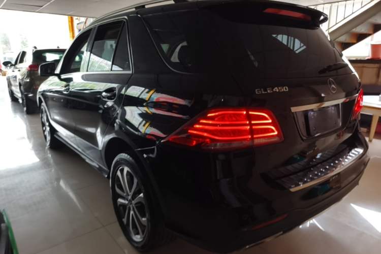 Used Mercedes-Benz GLE 2017 GLE 320 4MATIC Dynamic Model Rear Left 45 Deg