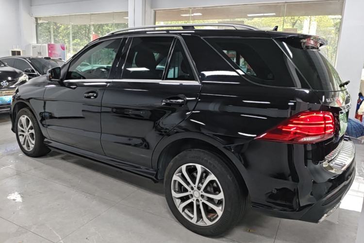Used Mercedes-Benz GLE 2017 GLE 320 4MATIC Dynamic Model Rear Left 45 Deg