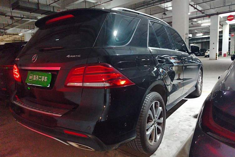 Used Mercedes-Benz GLE 2017 GLE 320 4MATIC Dynamic Model Rear Right 45 Deg