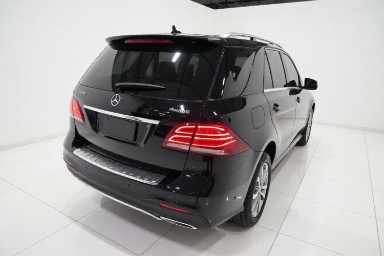Used Mercedes-Benz GLE 2017 GLE 320 4MATIC Dynamic Model Rear Right 45 Deg