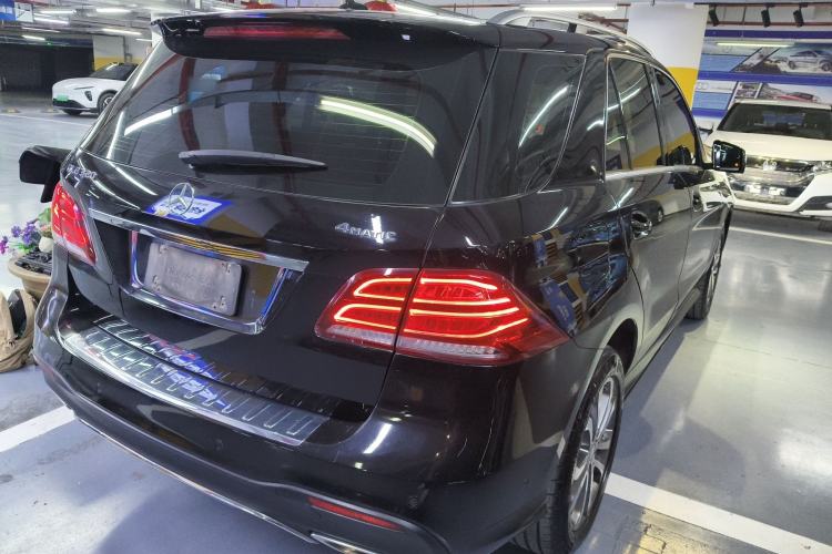 Used Mercedes-Benz GLE 2017 GLE 320 4MATIC Dynamic Model Rear Right 45 Deg