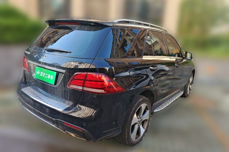 Used Mercedes-Benz GLE 2017 GLE 320 4MATIC Luxury Model Rear Right 45 Deg