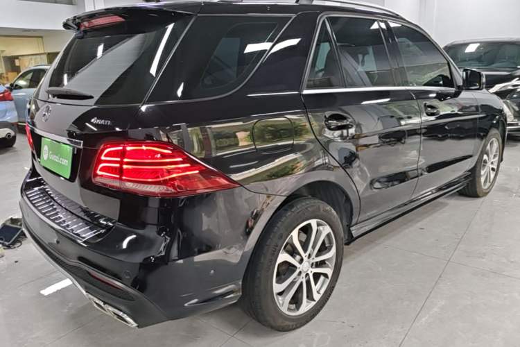 Used Mercedes-Benz GLE 2017 GLE 320 4MATIC Dynamic Model Rear Right 45 Deg