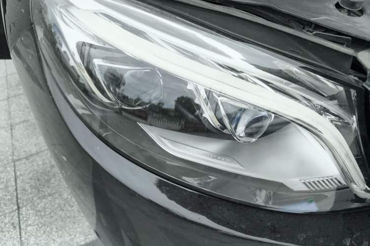 Used Mercedes-Benz GLE 2017 GLE 320 4MATIC Luxury Model Right Front Headlight