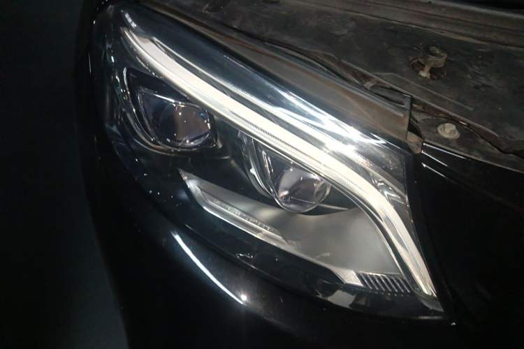 Used Mercedes-Benz GLE 2017 GLE 320 4MATIC Dynamic Model Right Front Headlight
