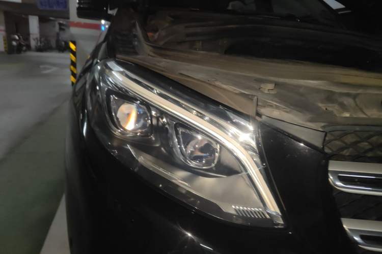 Used Mercedes-Benz GLE 2017 GLE 320 4MATIC Dynamic Model Right Front Headlight