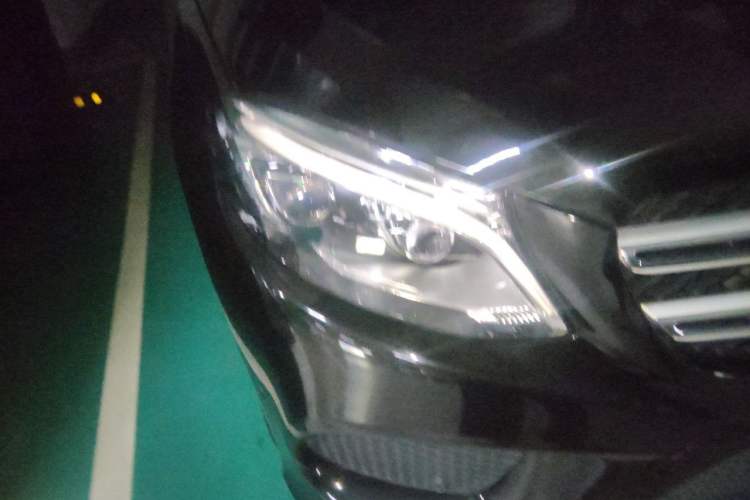 Used Mercedes-Benz GLE 2017 GLE 320 4MATIC Luxury Model Right Front Headlight