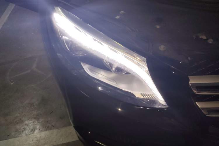 Used Mercedes-Benz GLE  Right Front Headlight