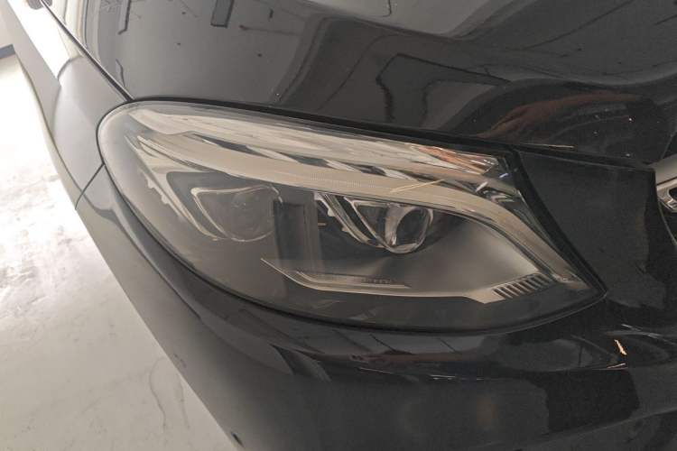Used Mercedes-Benz GLE 2017 GLE 320 4MATIC Dynamic Model Right Front Headlight