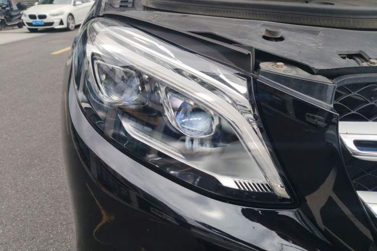 Used Mercedes-Benz GLE 2017 GLE 320 4MATIC Dynamic Model Right Front Headlight