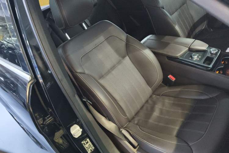 Used Mercedes-Benz GLE 2017 GLE 320 4MATIC Dynamic Model Right Front Seat