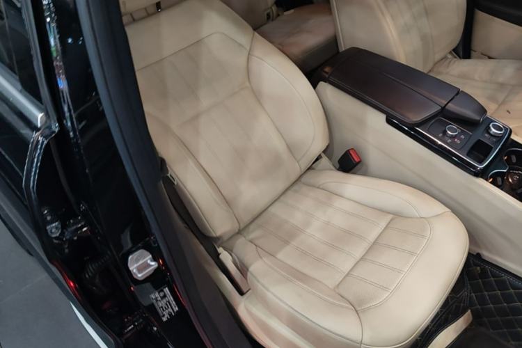 Used Mercedes-Benz GLE 2017 GLE 320 4MATIC Dynamic Model Right Front Seat