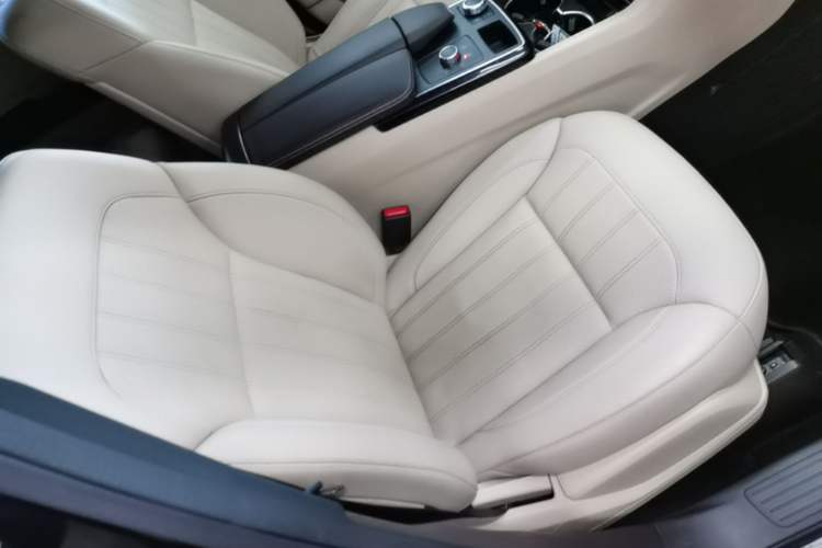 Used Mercedes-Benz GLE 2017 GLE 320 4MATIC Dynamic Model Right Front Seat