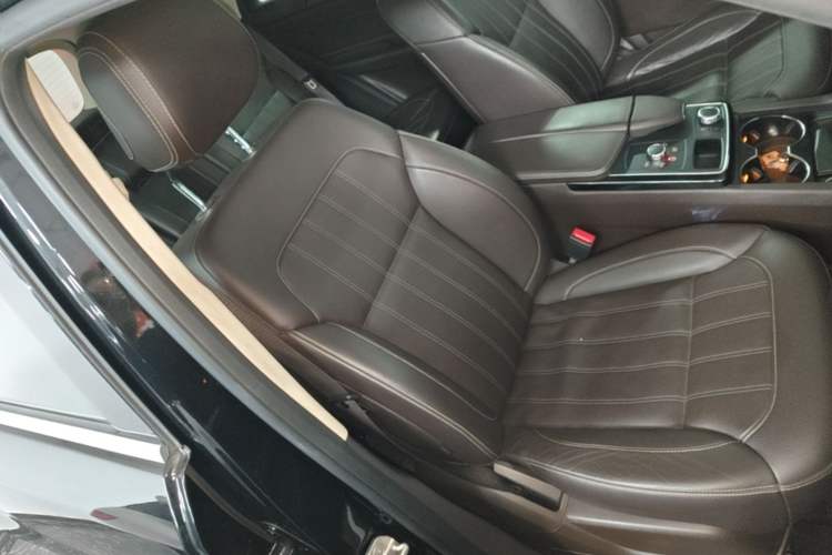 Used Mercedes-Benz GLE 2017 GLE 320 4MATIC Dynamic Model Right Front Seat