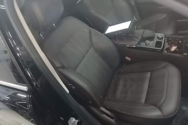 Used Mercedes-Benz GLE 2017 GLE 320 4MATIC Dynamic Model Right Front Seat