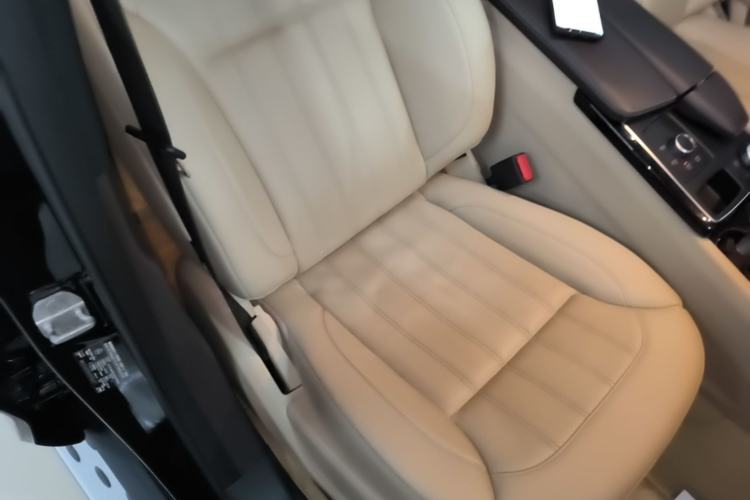 Used Mercedes-Benz GLE 2017 GLE 320 4MATIC Dynamic Model Right Front Seat