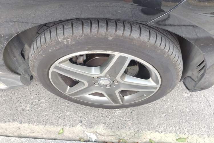 Used Mercedes-Benz GLE 2017 GLE 400 4MATIC Right Front Wheel Hub