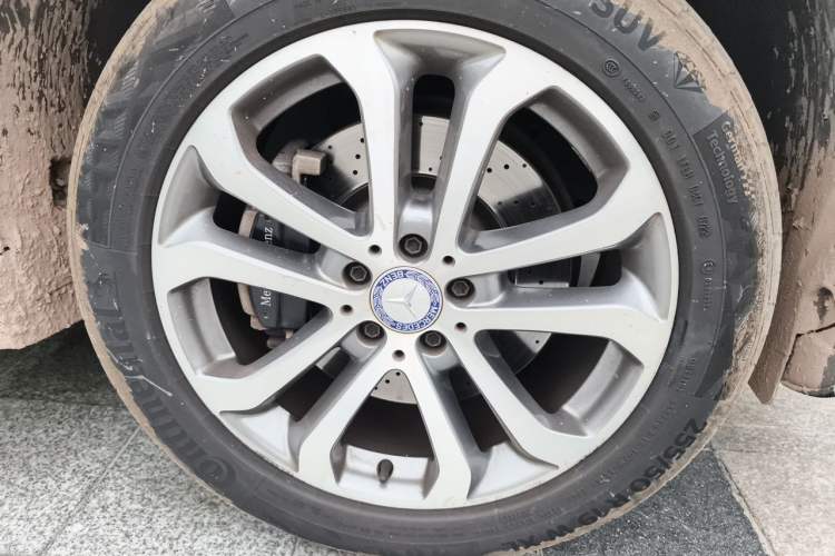 Used Mercedes-Benz GLE 2017 GLE 320 4MATIC Luxury Model Right Front Wheel Hub