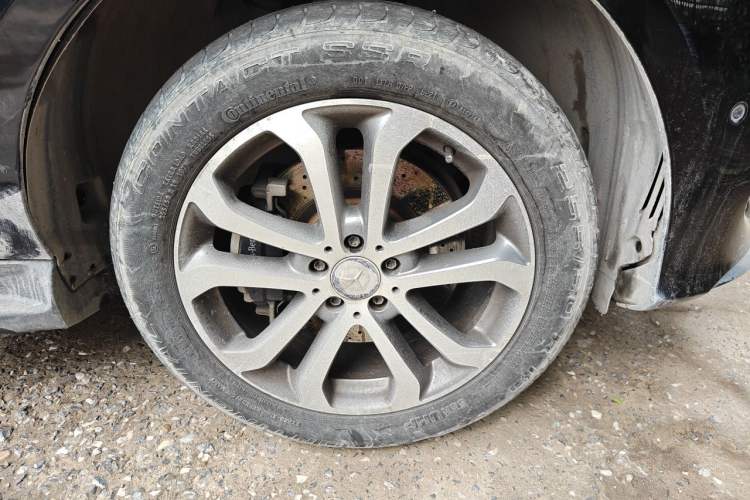 Used Mercedes-Benz GLE 2017 GLE 320 4MATIC Luxury Model Right Front Wheel Hub