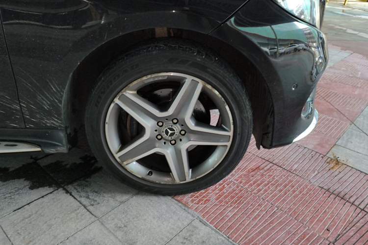 Used Mercedes-Benz GLE 2017 GLE 400 4MATIC Right Front Wheel Hub