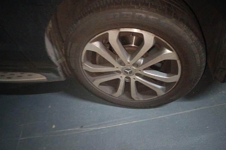 Used Mercedes-Benz GLE 2017 GLE 320 4MATIC Dynamic Model Right Front Wheel Hub