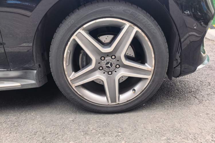 Used Mercedes-Benz GLE 2017 GLE 400 4MATIC Right Front Wheel Hub