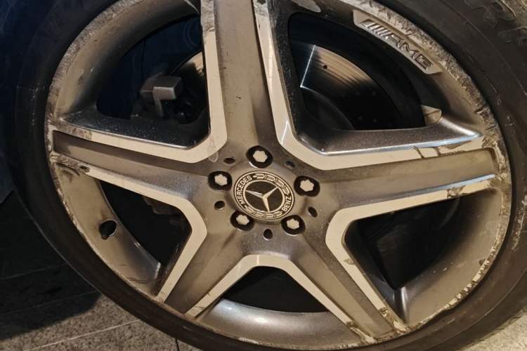 Used Mercedes-Benz GLE 2017 GLE 400 4MATIC Right Front Wheel Hub